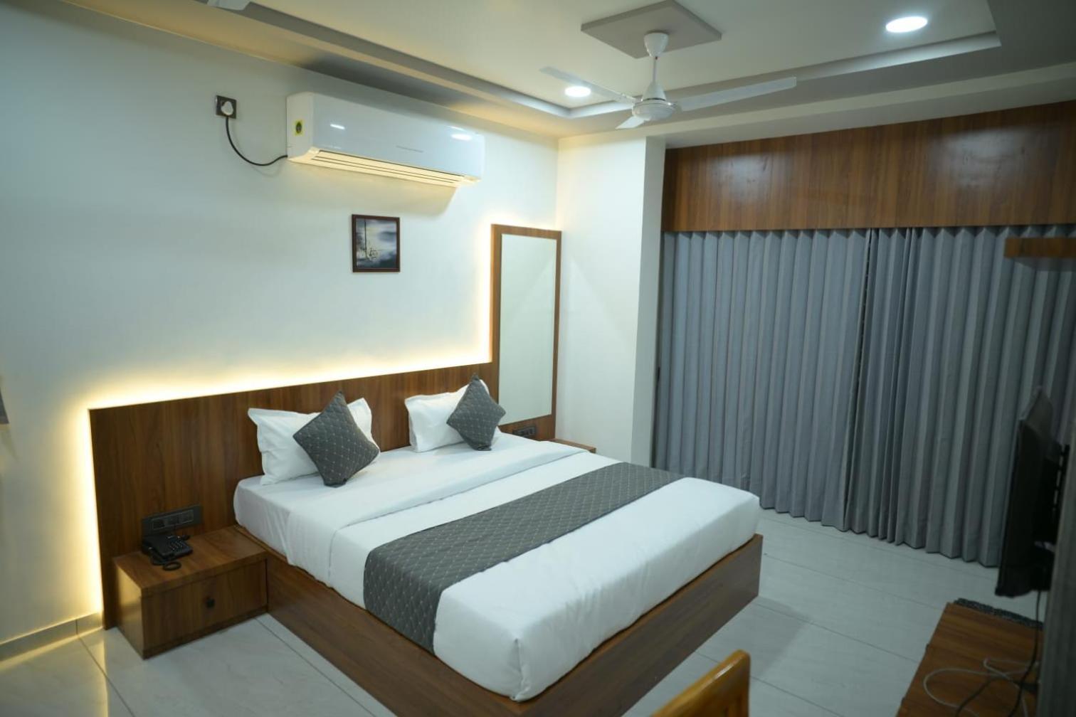 Hotel Aagman Palanpur Extérieur photo